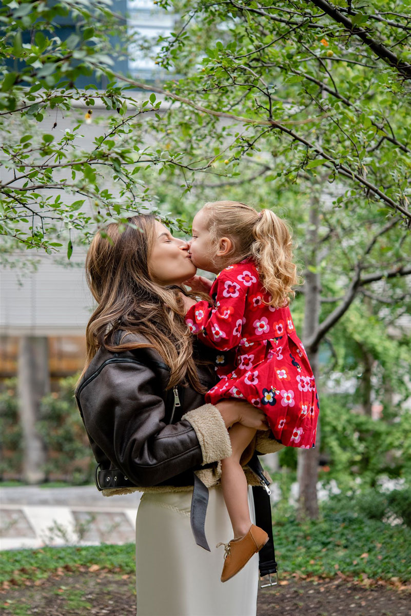 mom and child kiss