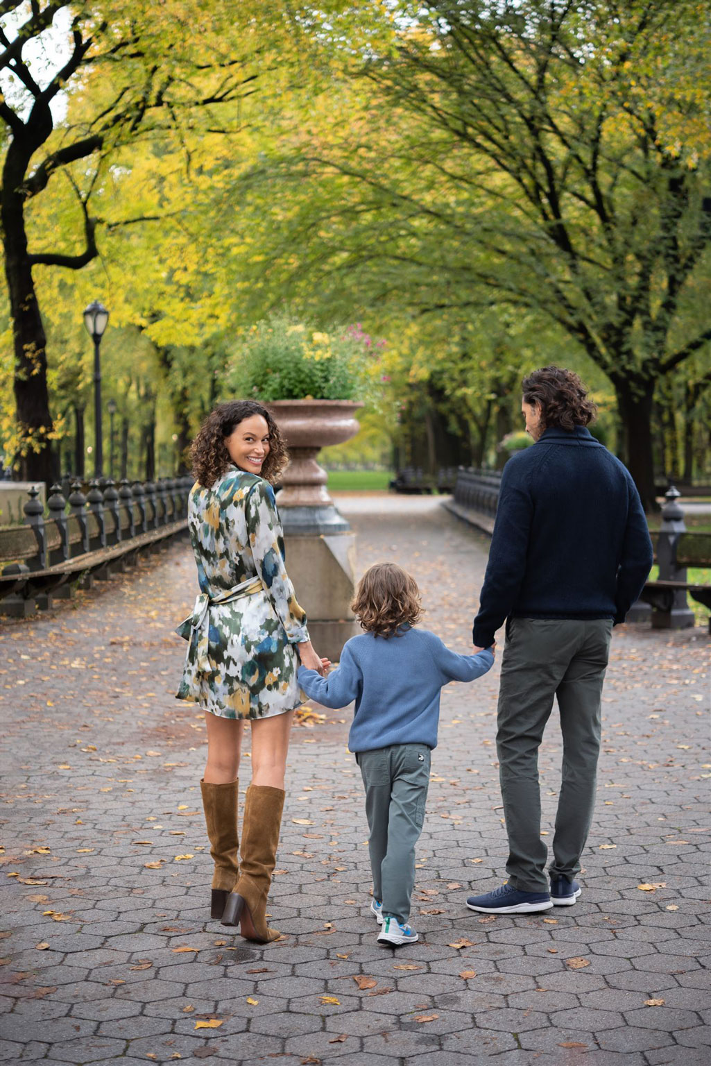 Unrecognizable Family Photos with model Erin Pasquet